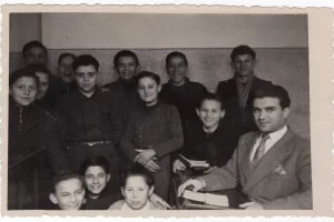 1947_Amilcare Tessera in basso al centro, foto di classe di 1^ media in via Manzano (Fonte Amilcare Tessera_Apuli 2)