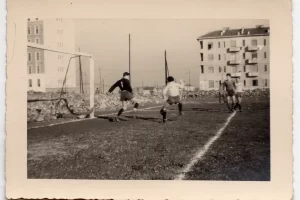 1951_Campo da calcio dietro via Inganni (Fonte Archivio Murialdo_via Murialdo 9)