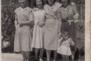1951_Da sx sorelle Baroni con amiche (Fonte Argene Baroni_Giambellino 150)