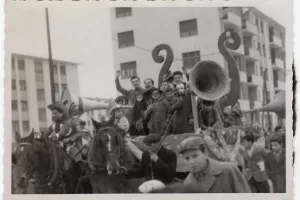 1957_Carnevale dell'oratorio Murialdo per le vie del quartiere (Fonte Archivio Murialdo_via Murialdo 9)