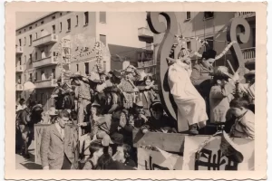 1959_Carnevale dell'oratorio Murialdo per le vie del quartiere (Fonte Archivio Murialdo_via Murialdo 9)