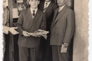Fine anni 50_Amilcare Tessera a sx con gli amici presso l'Oratorio del Murialdo (Fonte Amilcare Tessera_Apuli 2)